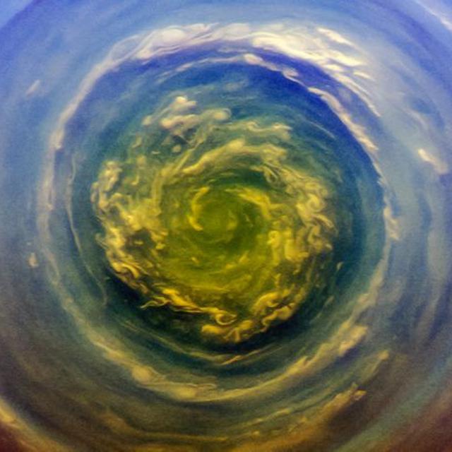 Pusaran di Saturnus