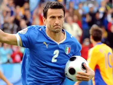Italian defender Christian Panucci celebrates after scoring against Romania during the Euro 2008 Championships Group C football match on June 13, 2008 Italy vs. Romania at Letzigrund stadium in Zurich, Switzerland. AFP PHOTO / BORIS HORVAT