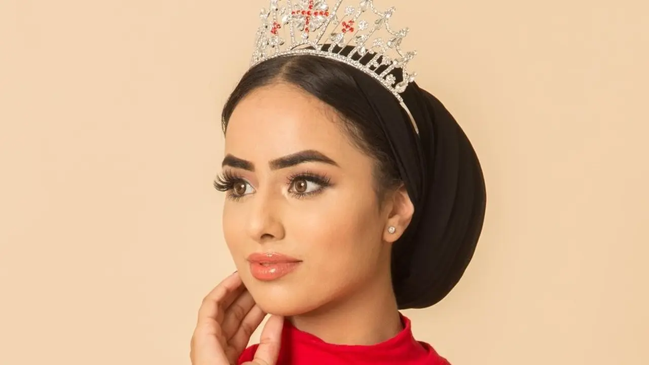 Sarah Iftekhar, finalis kontes kecantikan Miss England yang akan berkompetisi mengenakan hijab (sumber: Miss England via RT)