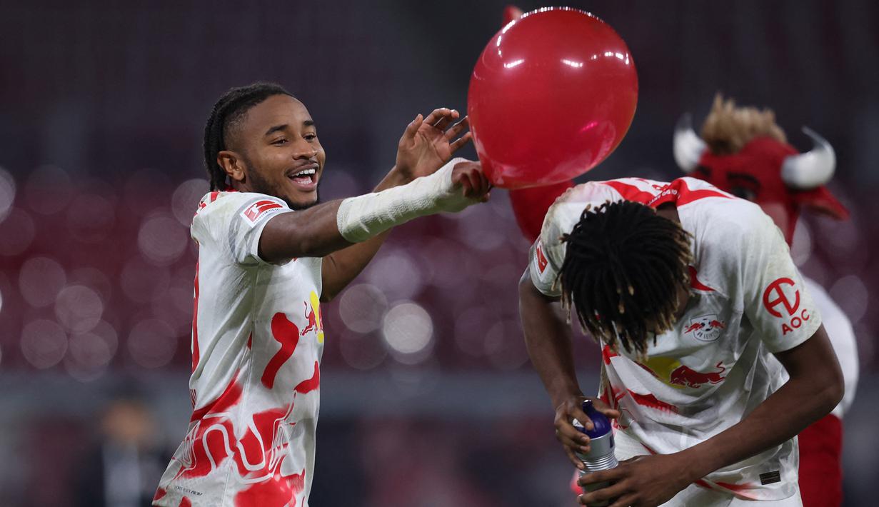 Christopher Nkunku. Striker Prancis berusia 25 tahun yang sejak awal musim 2019/2020 memperkuat RB Leipzig ini juga menjadi pemain dengan kontribusi gol terbanyak ketiga di Liga top Eropa bersama RB Leipzig selama tahun 2022. Ia juga total berkontribusi atas 35 gol dari 32 laga di Liga Jerman dengan rincian mencetak 25 gol serta menyumbang 10 assist. (AFP/Ronny Hartmann)