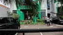 Kapolda Metro Jaya Irjen Karyoto juga telah hadir di lokasi kejadian ditemani oleh Direktur Reserse Kriminal Umum Kombes Hengki Haryadi, dan Kapolres Metro Jakarta Pusat. (Liputan6.com/Faizal Fanani)