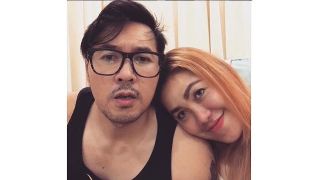 Jarang Tersorot, Ini 7 Momen Mesra David Bayu dan Sang Istri