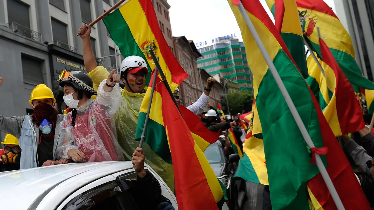 Rayakan Pengunduran Diri Presiden Bolivia