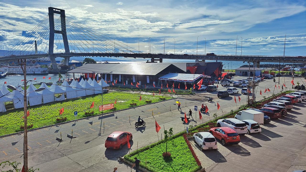 Pasar Bersehati Manado menjadi lokasi pilihan untuk merayalan malam akhir tahun.