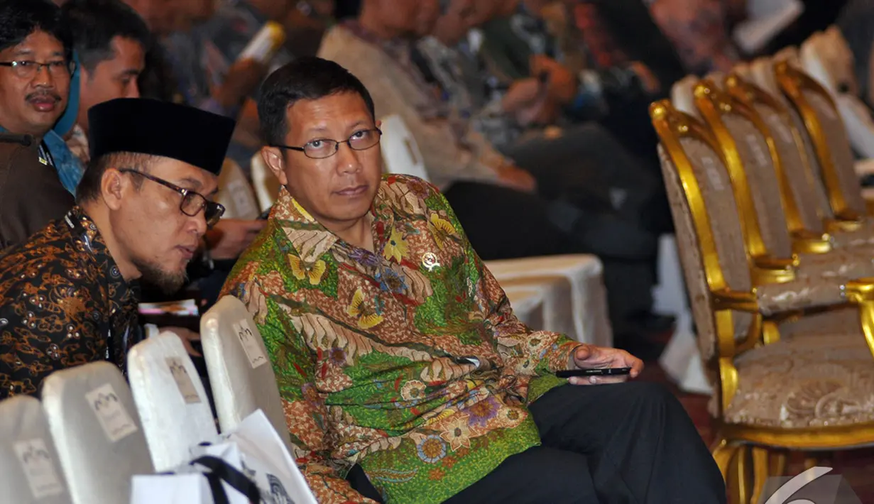 Menteri Agama Lukman Hakim Saifuddin (batik hijau) tampak hadir di acara Konferensi Nasional Pemberantasan Korupsi 2014, Jakarta, Selasa (2/12/2014). (Liputan6.com/Miftahul Hayat)