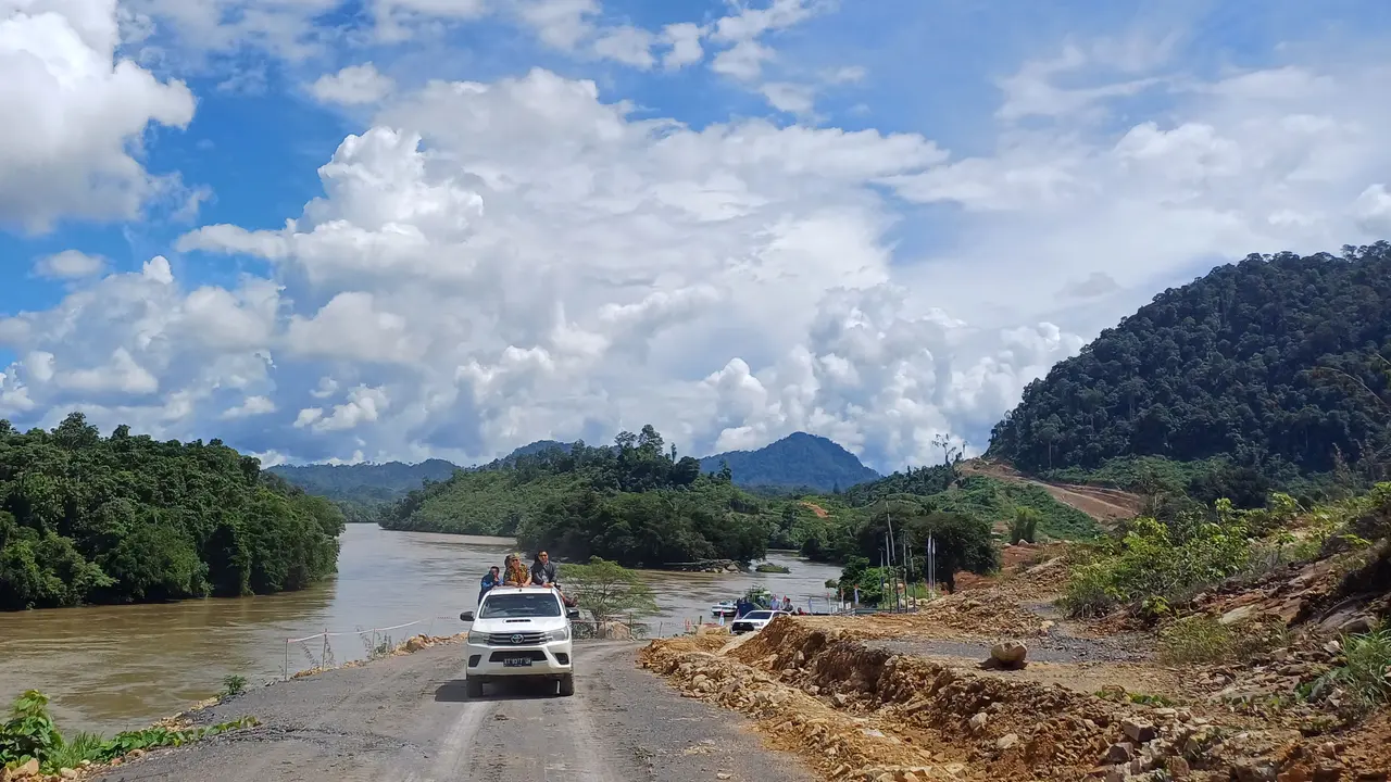 Proyek pembangkit listrik tenaga air hydropower Sungai Kayan (PLTA Kayan) yang dibangun PT Kayan Hydro Energy (KHE) di Kecamatan Peso, Kabupaten Bulungan, Kalimantan Utara. (Maulandy/Liputan6.com)