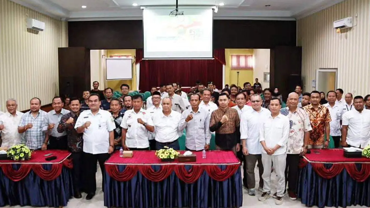 Sejumlah elemen masyarakat Kabupaten Blora, Jawa Tengah, mendukung rencana uji materi atau judicial review Undang-Undang Keuangan Pusat dan Daerah kembali digulirkan ke Mahkamah Konstitusi (MK). (Liputan6.com/Ahmad Adirin)