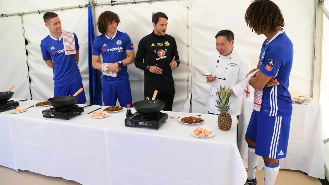 Serunya Penggawa Chelsea Belajar Masak Kwetiau