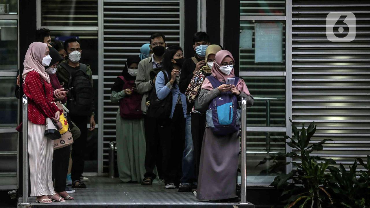 FOTO: Pemerintah Umumkan Pelonggaran Pemakaian Masker di Luar Ruangan