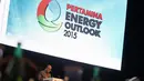 Seorang pembicara memaparkan presentasinya pada Pertamina Energy Outlook 2015 hari ke-2, Jakarta, Kamis (4/12/2014). (Liputan6.com/Faizal Fanani)