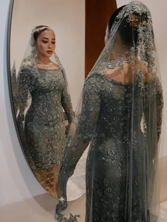 “Karena memang pada saat Indra melamar itu, aku berpikir lagi apa sih goals hidup aku sekarang. Di umur sekarang, aku Alhamdulillah ada karier, ada bisnis. My next goal aku pengen build family, jadi Indra langsung ngomong ke orangtua aku," ucap Niki. (Instagram/iam.nikilovers)