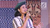 Penampilan penyanyi Andien saat launching album terbarunya Metamorfosa di kawasan Thamrin, Jakarta, Rabu (4/10). Album terbaru andien yang bertajuk Metamorfosa merupakan album ketujuh yang kental nuansa jazz dan soulful. (Liputan6.com/Herman Zakharia)