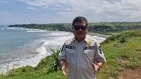 Bupati Garut, Rudy Gunawan mengatakan kondisi jalan raya nasional lintas pantai selatan Garut, yang dibangun Kementerian Pekerjaan Umum dan Perumahan Rakyat (PUPR) ini, terbilang mulus dengan pemandangan alam yang indah. (Liputan6.com/Jayadi Supriadin)