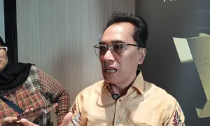 Pakar ekonomi Ibrahim Assuaibi dalam sesi talk show Traze Open House di Jakarta, Kamis (29/10/2026).