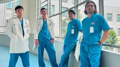 Series Sekotengs menampilkan empat aktor tampan Tanah Air yang bikin penonton tak sabar menantikan kelanjutan episodenya. Apalagi tayangan ini bergenre drama dan komedi, yang disukai oleh masyarakat Indonesia. Potret seru saat di belakang layar pun sukses mencuri perhatian. (Liputan6.com/IG/@giorgino_abraham)