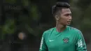 Bek Timnas Indonesia, Bagas Adi, usai mengikuti latihan di Lapangan ABC Senayan, Jakarta, Jumat (19/1/2018). Pemusatan latihan ini dilakukan jelang Asian Games 2018. (Bola.com/Vitalis Yogi Trisna)