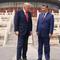 Presiden Amerika Serikat (AS), Donald Trump (kiri) berdiri bersama Presiden Tiongkok, Xi Jinping di Temple of Heaven, Beijing, Kamis 14 Mei 2026. (AP Photo/Mark Schiefelbein)