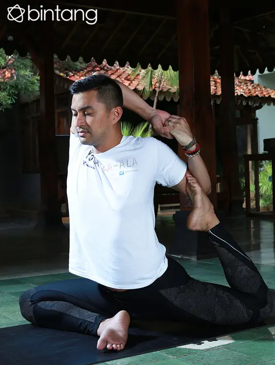 Jarang terlihat di layar kaca, Anjasmara kini tengah disibukkan dengan aktivitas yoga. Dewasa ini memang yoga menjadi olahraga yang digemari banyak kalangan selebriti dan tak terkecuali bagi Anjasmara. (Galih W. Satria/Bintang.com)