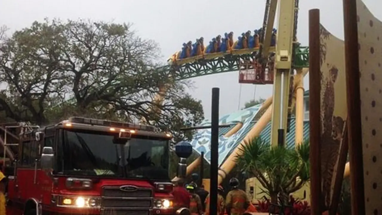 roller-coster-gantung-140213b.jpg