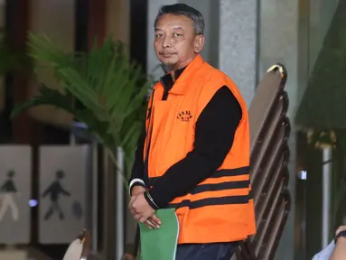 Tersangka kasus dugaan korupsi sengketa lahan, I Wayan Eka Mariarta, usai menjalani pemeriksaan lanjutan di Gedung Merah Putih Komisi Pemberantasan Korupsi (KPK), Jakarta, Selasa (5/5/2026). Mantan Ketua Pengadilan Negeri (PN) Depok, Jawa Barat, I Wayan Eka Mariarta kembali menjalani pemeriksaan lanjutan di Gedung Merah Putih Komisi Pemberantasan Korupsi (KPK), Jakarta. (Liputan6.com/Helmi Fithriansyah)