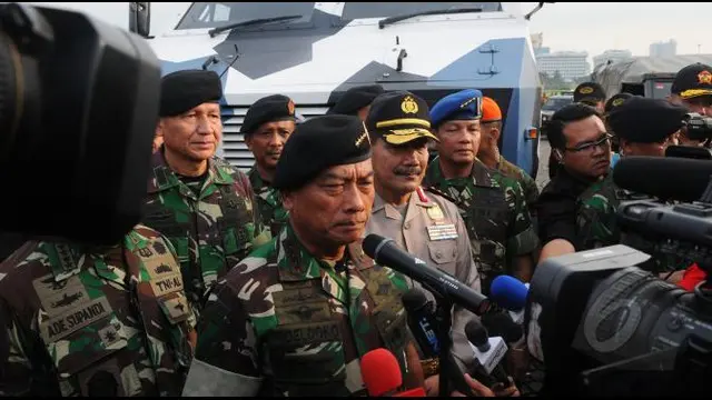 Panglima TNI Jenderal Moeldoko menyatakan, Australia dan Tiongkok sebagai negara yang perlu diwaspadai perkembangan pertahanannya, demi menjaga keutuhan NKRI.