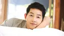 Setelah bermain dalam drama Descendants of the Sun, nama Song Joong Ki semakin dikenal oleh publik. (foto: allkpop.com)