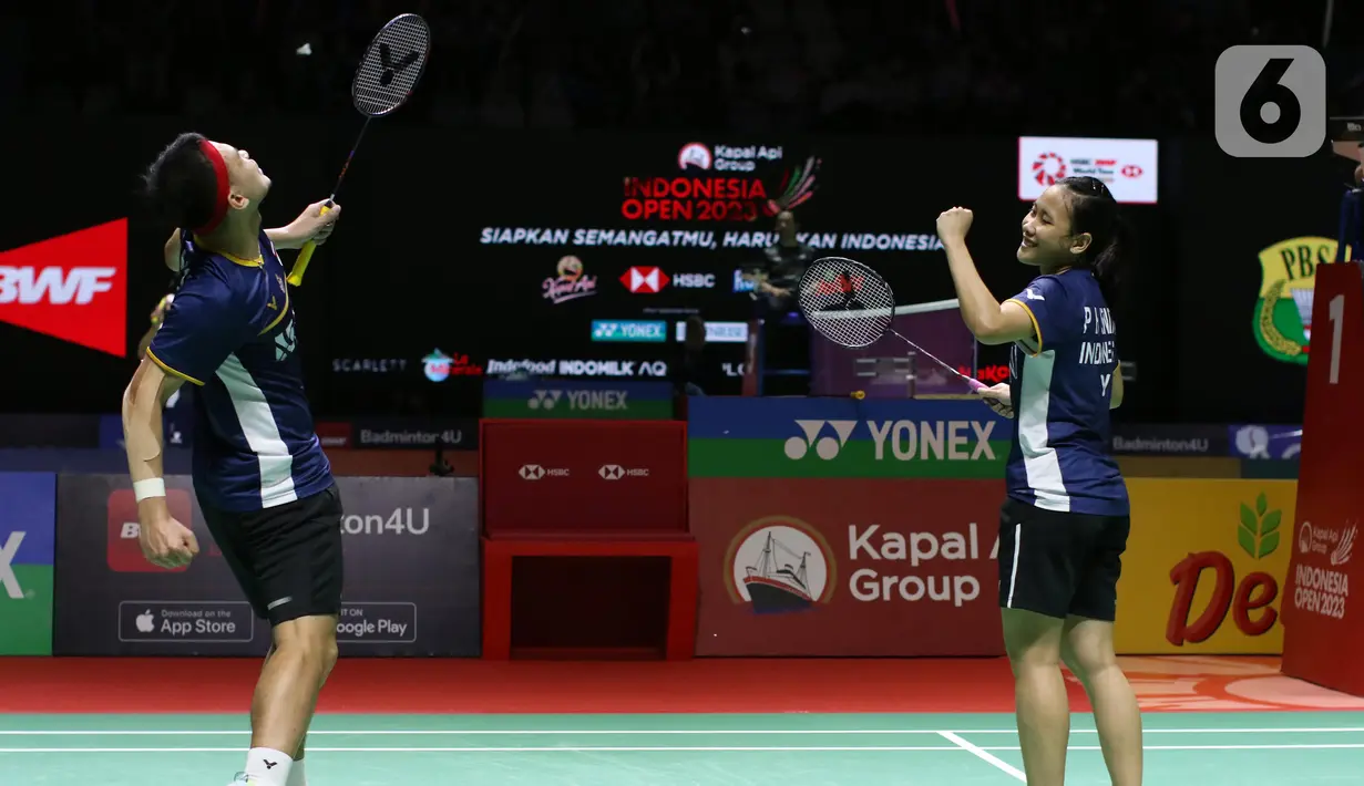 Mereka menang secara straight game atas Gicquel/Delrue dengan skor 21-14 dan 21-15. (Liputan6.com/Helmi Fithriansyah)