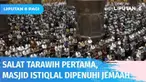 Malam pertama tarawih, Masjid Istiqlal dipadati ribuan jemaah dari berbagai wilayah. Warga kini sudah bisa beribadah tanpa perlu menjaga jarak lagi. Meski demikian, ibadah tetap menerapkan prokes dengan menggunakan masker.