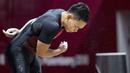 Lifter Indonesia, Eko Yuli Irawan, saat berlaga pada Asian Games di JIExpo, Jakarta, Selasa, (21/8/2018). Eko Yuli berhasil menyumbang medali emas angkat besi putra kelas 62kg. (Bola.com/Peksi Cahyo)