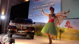 Penari saat launching mobil Daihatsu Great New Xenia, Jakarta, Rabu (12/8/2015). Great New Xenia merupakan generasi ke tiga dari Dahaitsu Xenia dengan tiga kelebihan utama yaitu, lebih stylish, efisien dan bertenaga. (Liputan6.com/Johan Tallo)