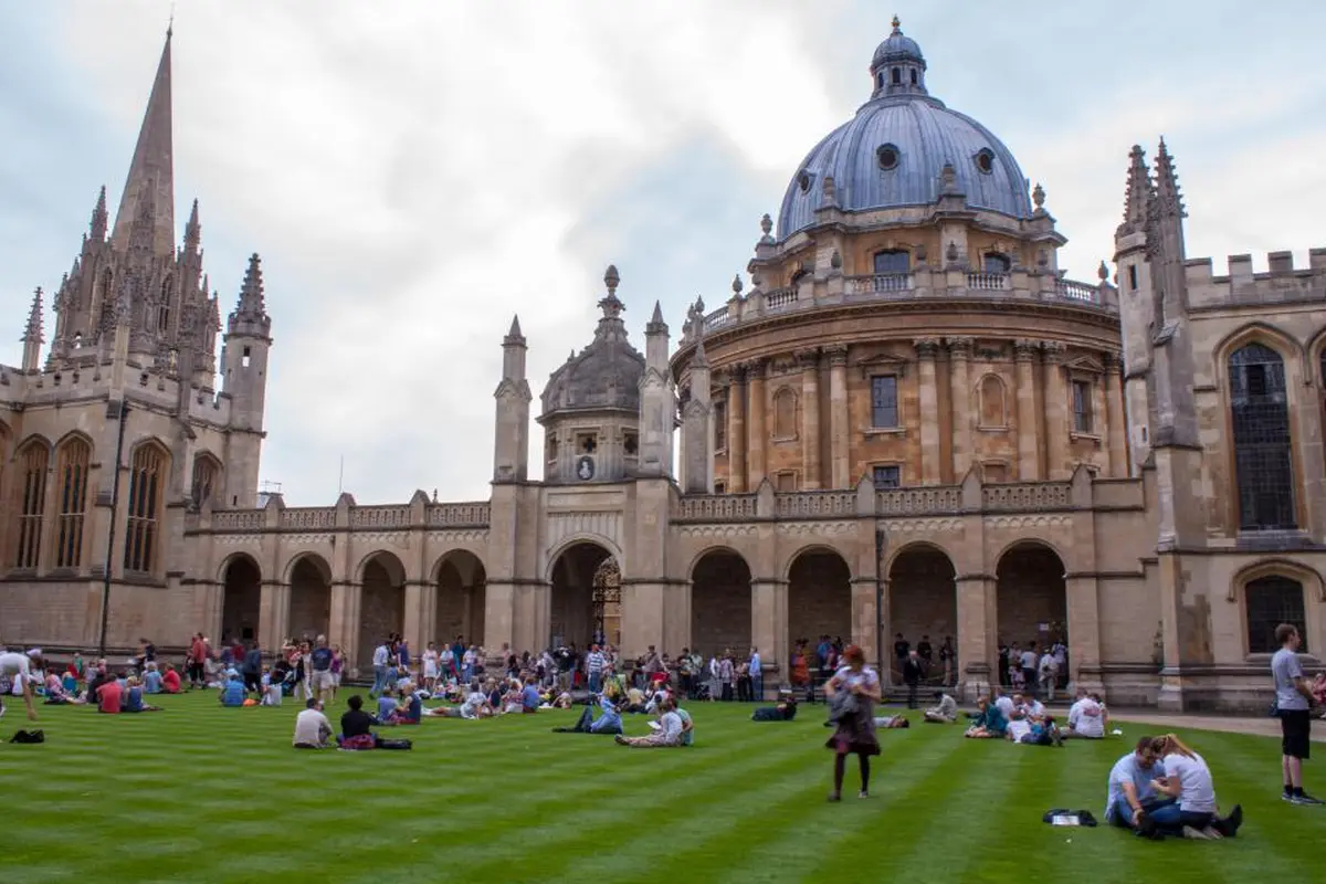 University of Oxford, perguruan tinggi tertua Inggris
