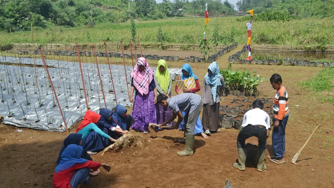 Seluruh siswa MTs Pakis, Cilongok, Banyumas, berasal dari kalangan tak mampu. (Foto: Liputan6.com/Muhamad Ridlo)