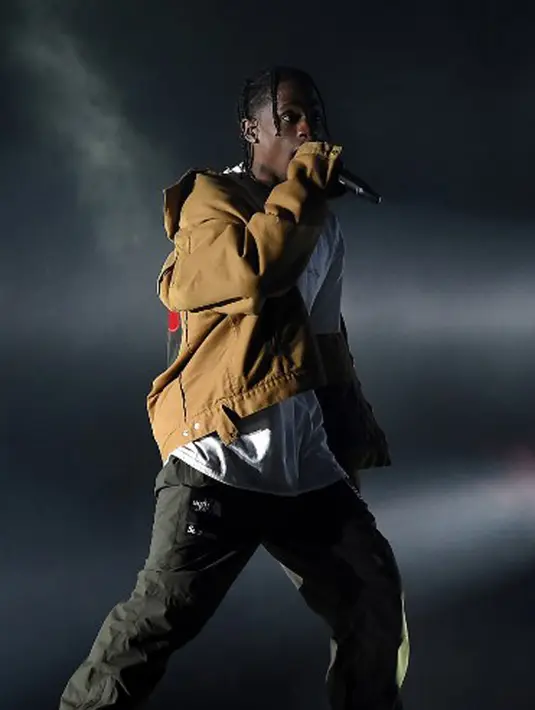 “Dia (Travis Scott) telah membeli satu mobil truck furniture mewah dan seorang perancang baju untuk bayi perempuannya. Dia juga sudah menyiapkan satu ruangan khusus di kediamannya yang tentunya untuk anaknya juga,” tutur sumber. (AFP)