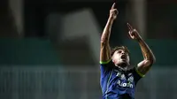 Pemain Persib Bandung, Daisuke Sato melakukan selebrasi setelah mencetak gol pertama timnya ke gawang Bhayangkara FC pada laga lanjutan BRI Liga 1 2022/2023 antara Persib Bandung melawan Bhayangkara FC di Stadion Pakansari, Bogor, Jumat (24/03/2023). (Bola.com/Bagaskara Lazuardi)