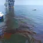 Pencemaran perairan laut berupa tumpahan minyak (oil spill) seringkali terjadi. 