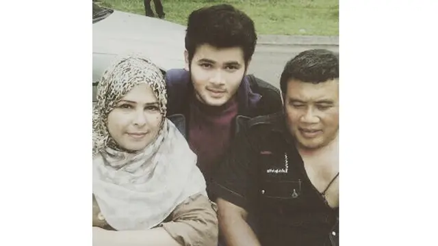 7 Momen Kebersamaan Ridho Rhoma Dengan Ibundanya yang Jarang Terekspos