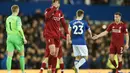 Ekspresi kecewa dari Jordan Henderson pada laga lanjutan Premier League yang berlangsung di Stadion Goodison Park, Liverpool, Minggu (3/3). Liverpool imbang 0-0 kontra Everton. (AFP/Oli Scarff)