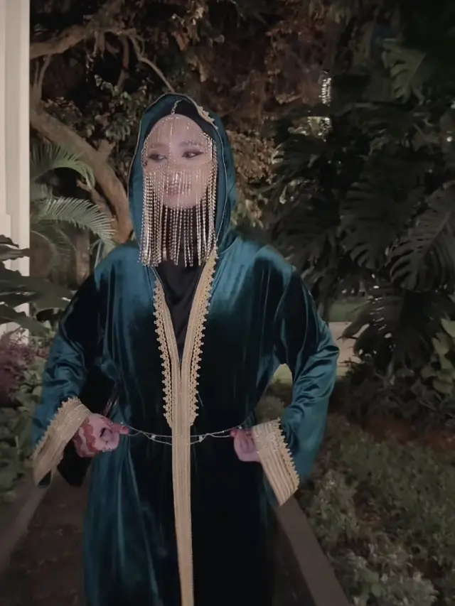 Penampilan Arabian Look Inara Rusli dan Dara Arafah di Ulang Tahun ke-28 Irish Bella. [@mommy_starla]