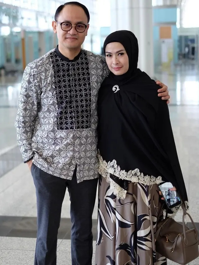 Tampil Beda, Ini 7 Potret Iis Dahlia saat Berhijab yang Banjir Sorotan