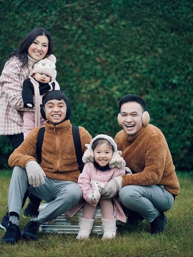 FOTO: Gaya Liburan Keluarga Ruben Onsu di Italy, Tampil Stylish