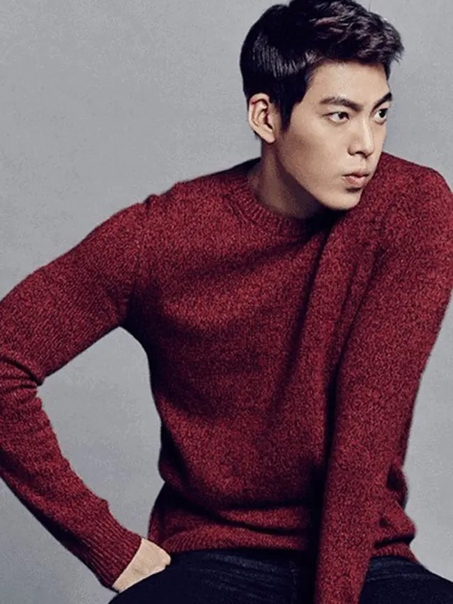 Selain Gong Yoo, 5 aktor Korea Selatan ini miliki badan yang minta banget dipeluk. (Instagram/kimwoobin_89)