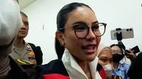 Viral Nikita Mirzani Teriak ke Petugas Kejaksaan: Gak Bakal Kabur Kok, Koruptor Saja Enggak Diginiin!