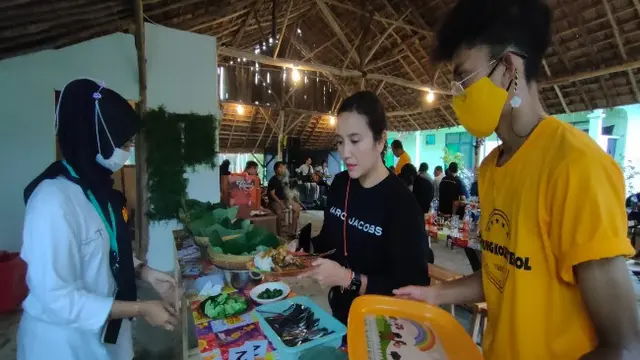 Warung Makan Ini Disiapkan Untuk Para Pecinta 'Leher Tegang'