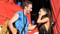 Ariana Grande dan Chris Martin Nyanyikan Lagu Ciptaan Harry Style