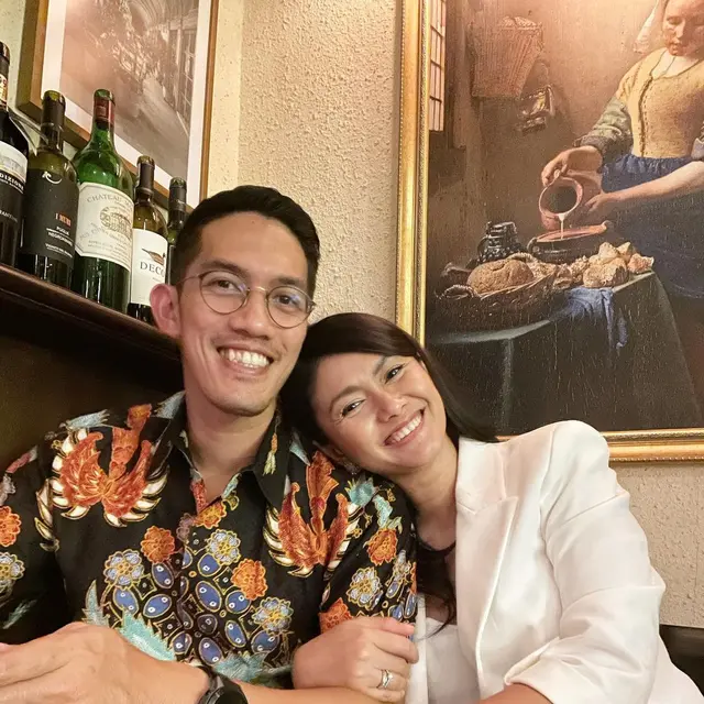 6 Potret Anggur Aulia 'Heart Series' Bareng Suami, Lama Vakum dari Industri Hiburan