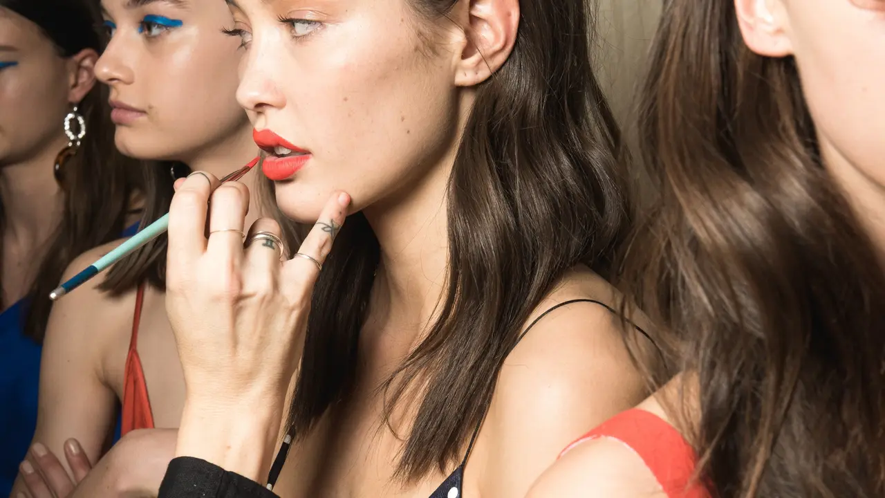5 Kesalahan dalam mengaplikasikan makeup yang menyebabkan jerawat
