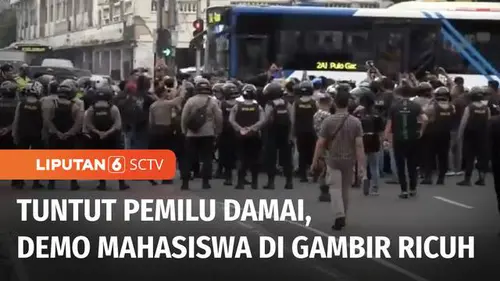 VIDEO: Tuntut Pemilu Damai, Ratusan Mahasiswa Gelar Aksi di Perempatan Harmoni Jakarta