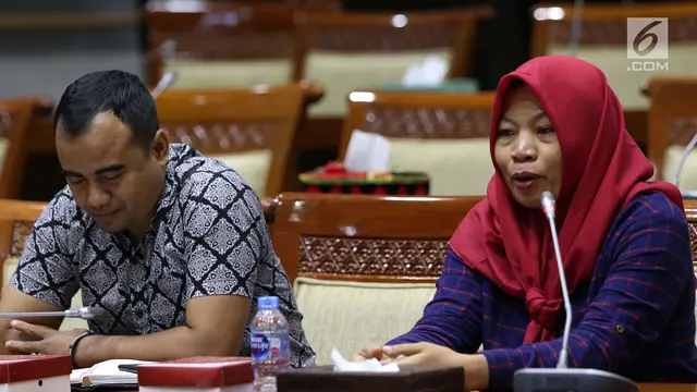 Bawa Anak, Baiq Nuril Menangis Saat Hadiri Rapat Komisi III