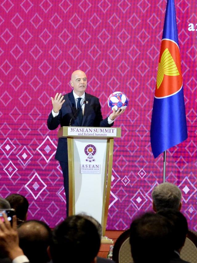 Para Pemimpin ASEAN Diberi Jersey oleh FIFA