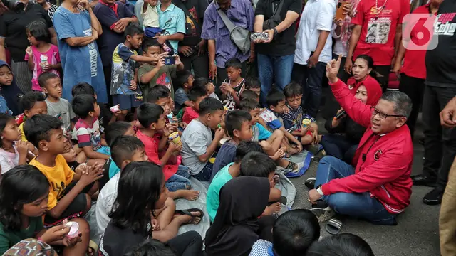 Makan Bareng Warga Jelang Perayaan Setengah Abad PDIP